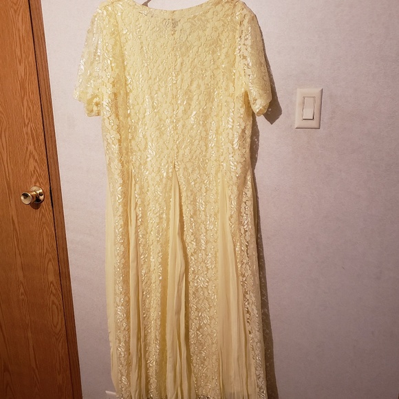 Dress - Picture 2 of 3